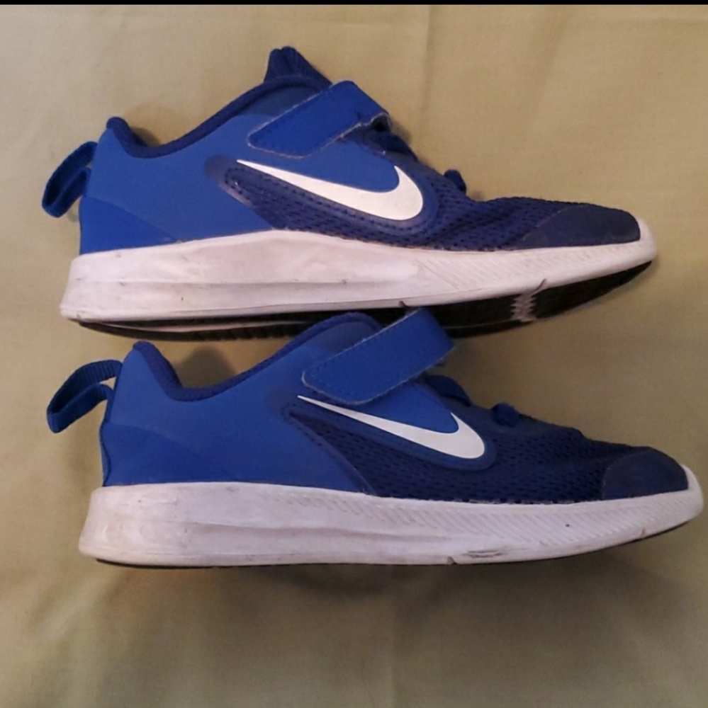 Boys Nike shoes size 9